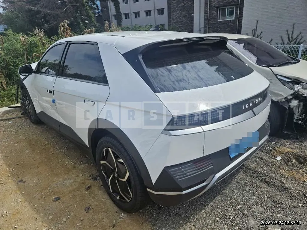 Photo 2 of 13: 2021 Hyundai IONIQ 5 Long Range — Korean insurance auction