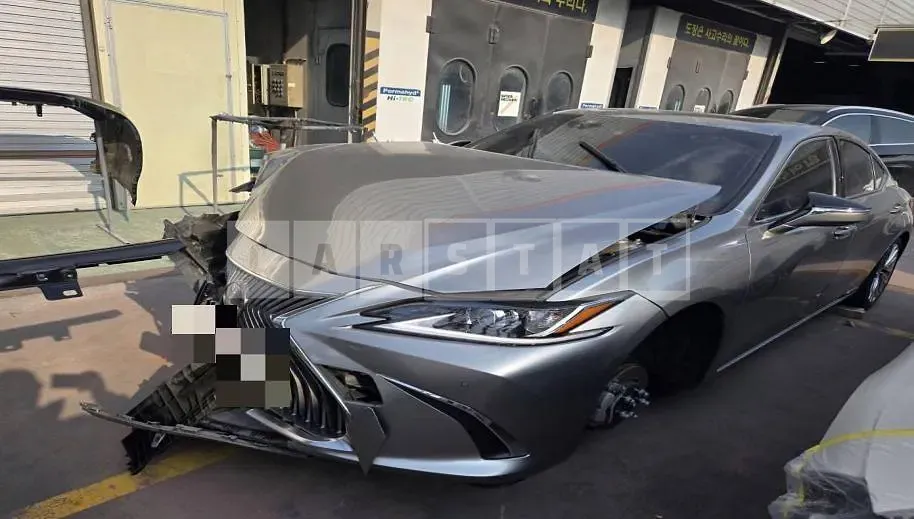 Photo 2 of 6: 2020 Lexus ES300h — Korean insurance auction