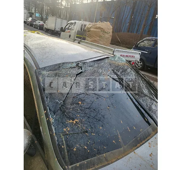 Photo 2 of 11: 2020 Kia K5, VIN KNAG341JBLA004964 — Korean insurance auction