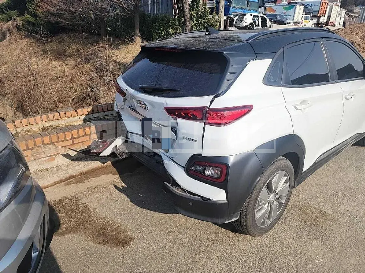 Photo 2 of 8: 2021 Hyundai Kona, VIN KMHK381GFLU116523 — Korean insurance auction