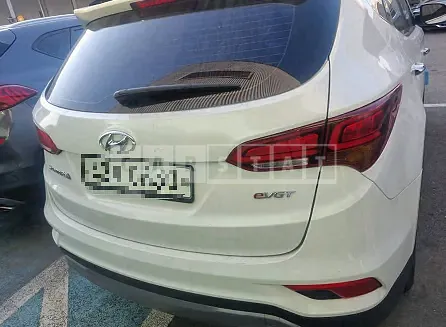 Photo 2 of 11: 2016 Hyundai Santa Fe, VIN KMHSW81UBGU597666 — Korean insurance auction