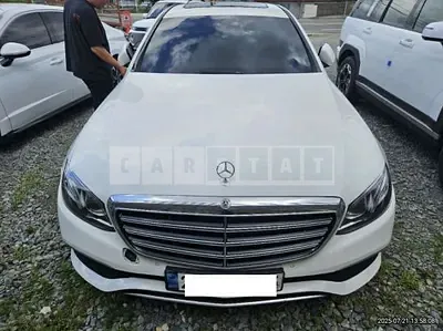 Photo 1 of 26: 2017 Mercedes-Benz E220 d — Korean insurance auction
