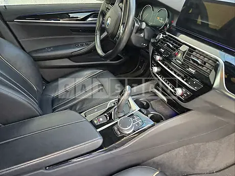 Photo 2 of 10: 2018 BMW 520i — Korean insurance auction