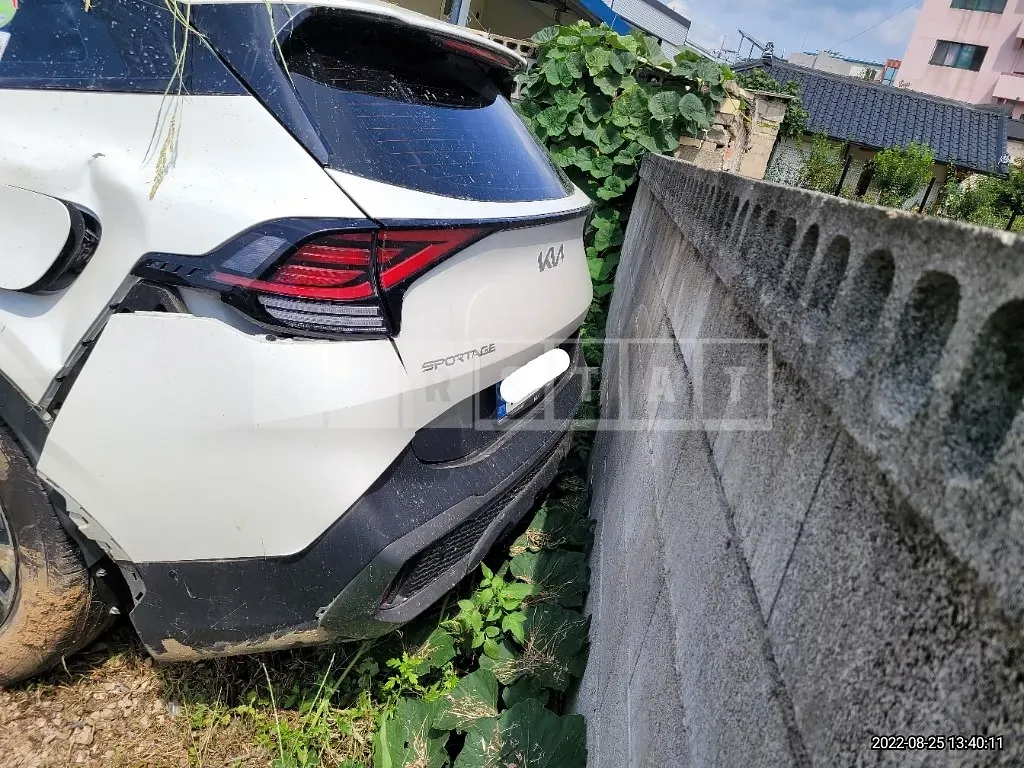Photo 2 of 20: 2022 Kia Sportage, VIN KNAPX81GBNK007928 — Korean insurance auction