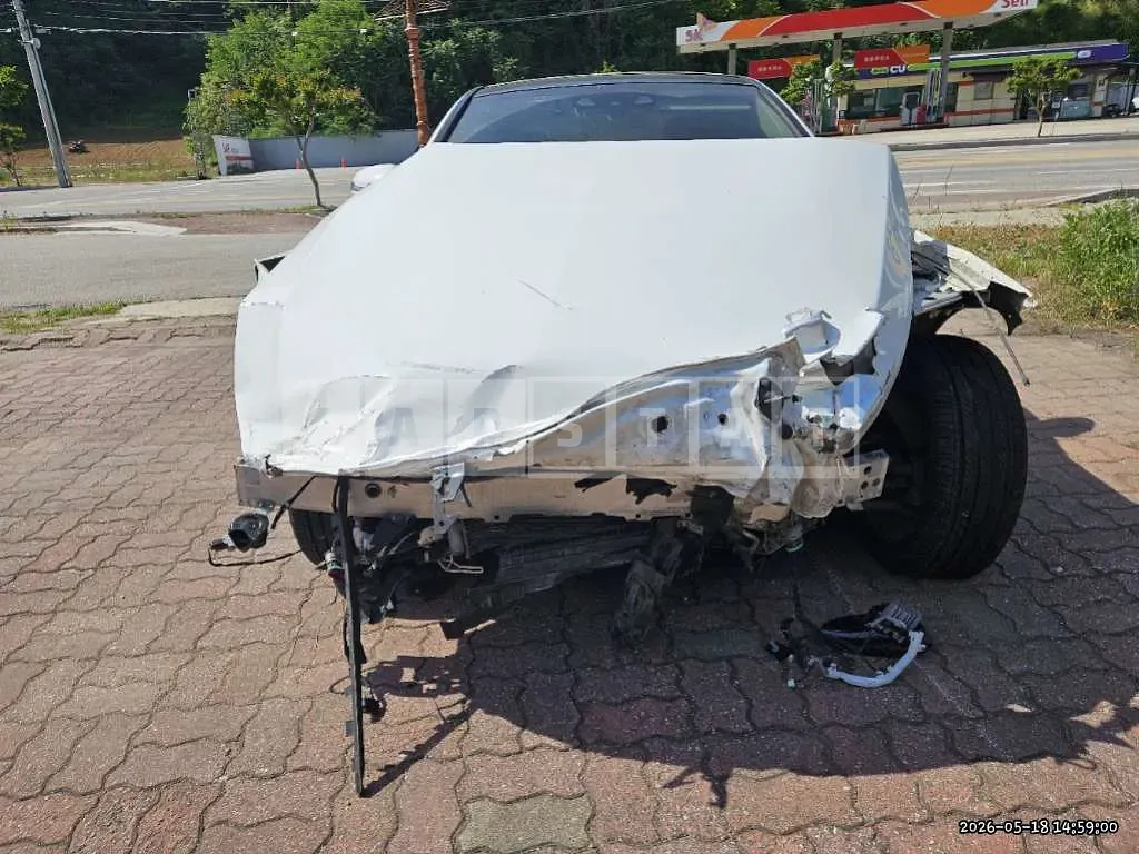 Photo 2 of 19: 2016 Mercedes-Benz C200 — Korean insurance auction