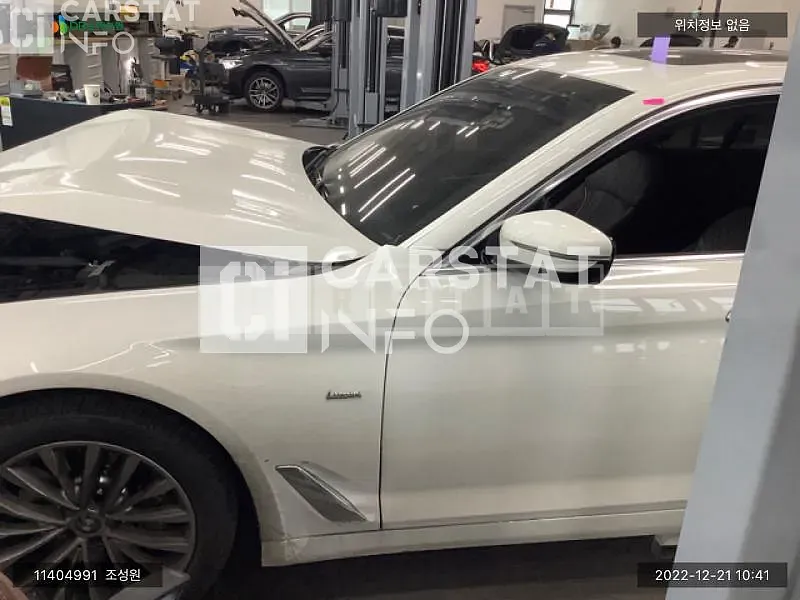 Photo 2 of 6: 2018 BMW 530i, VIN WBAJD3103JB316391 — Korean insurance auction