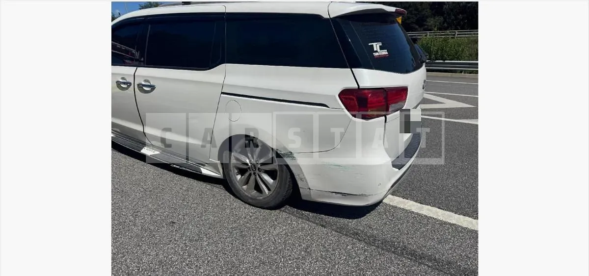 Photo 2 of 4: 2015 Kia Carnival 9 Seater — Korean insurance auction