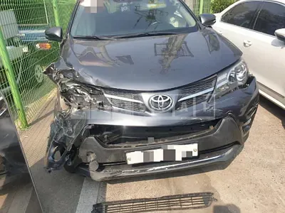 Photo 1 of 20: 2015 Toyota RAV4 2WD, VIN JTMYFREV6FD060800 — Korean insurance auction