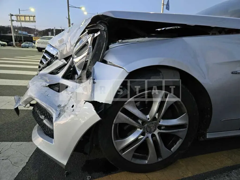 Photo 2 of 13: 2015 MINI Cooper D — Korean insurance auction