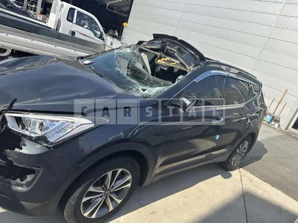 Photo 2 of 5: 2015 Hyundai Santa Fe, VIN KMHSW81UBFU444345 — Korean insurance auction