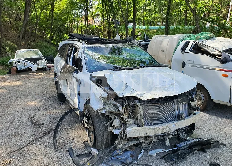 Photo 2 of 16: 2022 Kia Sorento, VIN KNARM81FHNA155884 — Korean insurance auction