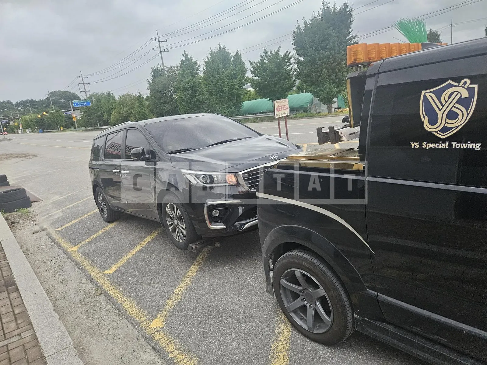 Photo 2 of 3: 2018 Kia Carnival 2.2, VIN KNAMB81ABKS486281 — Korean insurance auction