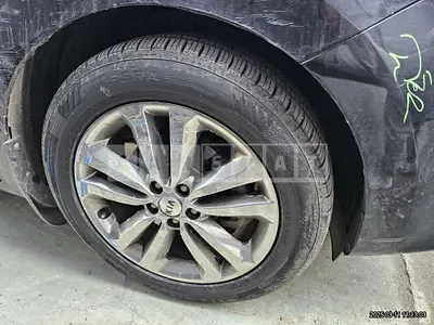 Photo 1 of 2: 2018 Kia (parts) Carnival Wheel — Korean insurance auction