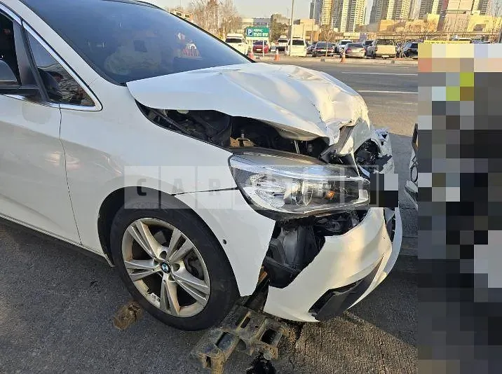 Photo 2 of 4: 2016 BMW Active Tourer — Korean insurance auction