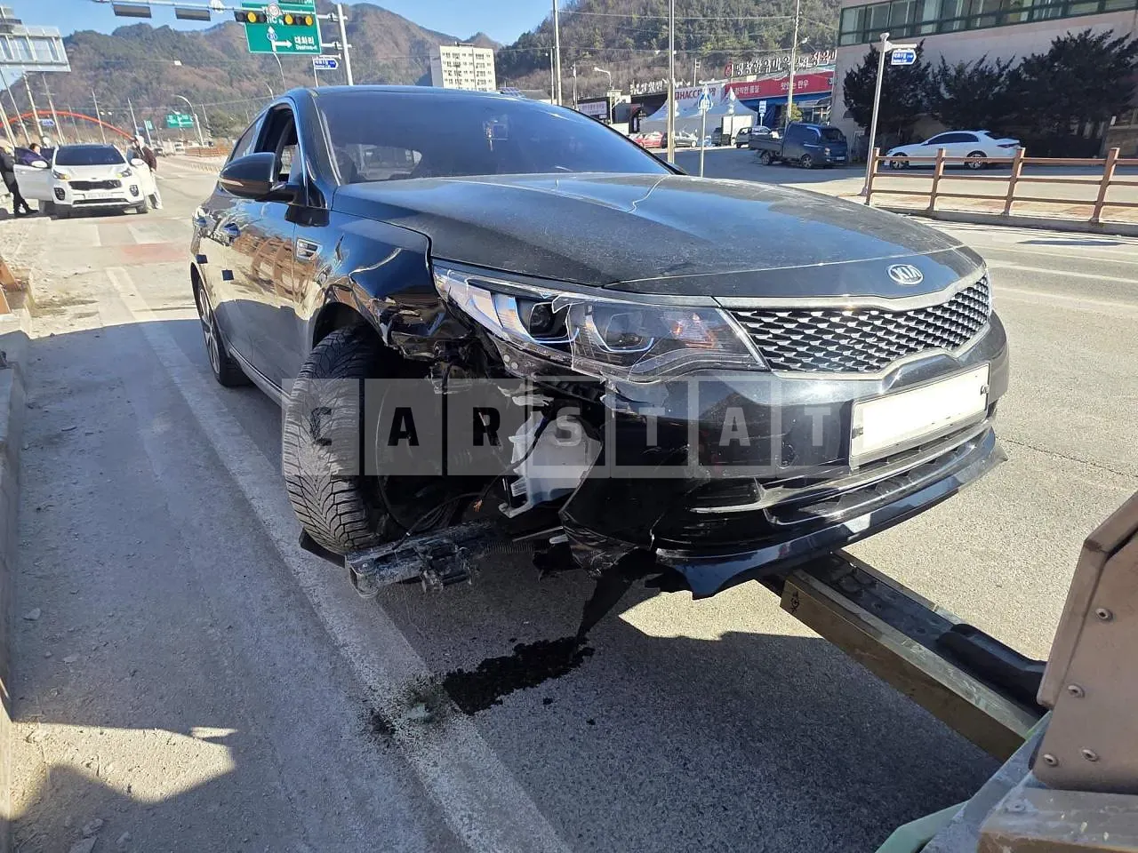 Photo 2 of 11: 2017 Kia K5, VIN KNAGS415GJA198669 — Korean insurance auction