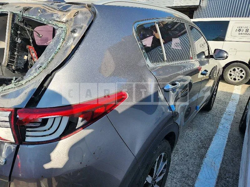 Photo 2 of 8: 2017 Kia Sportage, VIN KNAP6815GHK285317 — Korean insurance auction