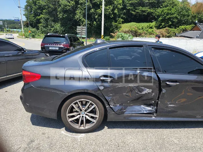 Photo 2 of 25: 2017 BMW 520d, VIN WBAJC3109HG992490 — Korean insurance auction