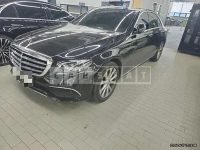 Photo 1 of 37: 2017 Mercedes-Benz E300 4Matic — Korean insurance auction