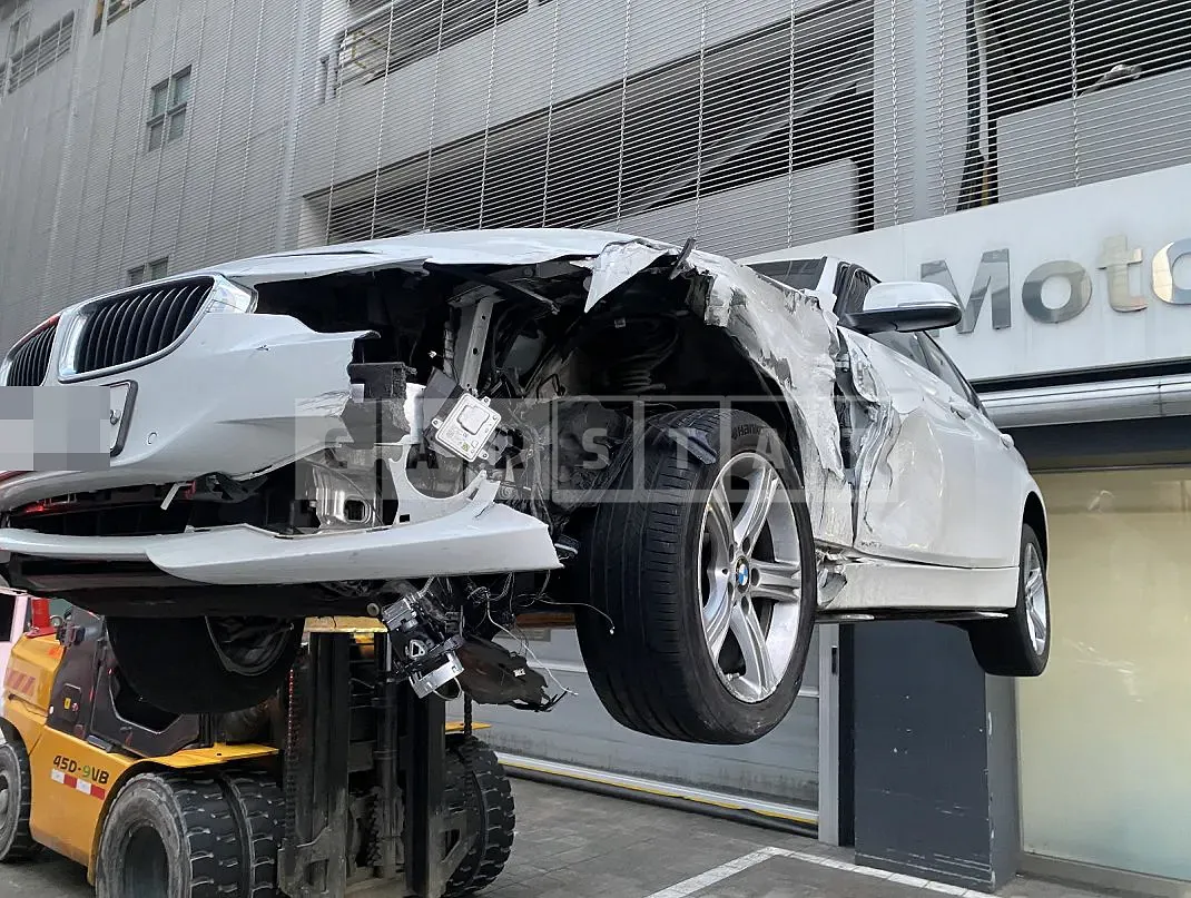 Photo 2 of 8: 2015 BMW 320i, VIN WBA3D3103FK277379 — Korean insurance auction