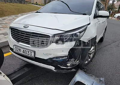 Photo 1 of 7: 2018 Kia Carnival Limousine — Korean insurance auction