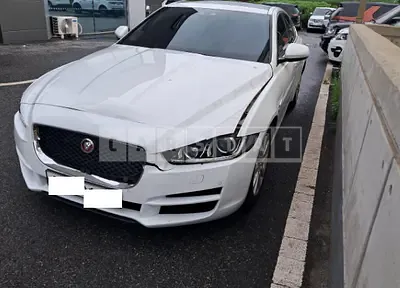 Photo 1 of 32: 2018 Jaguar XE 20d, VIN SAJAB4BN5JCP42085 — Korean insurance auction
