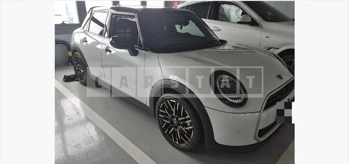 Photo 2 of 14: 2024 MINI Cooper S — Korean insurance auction