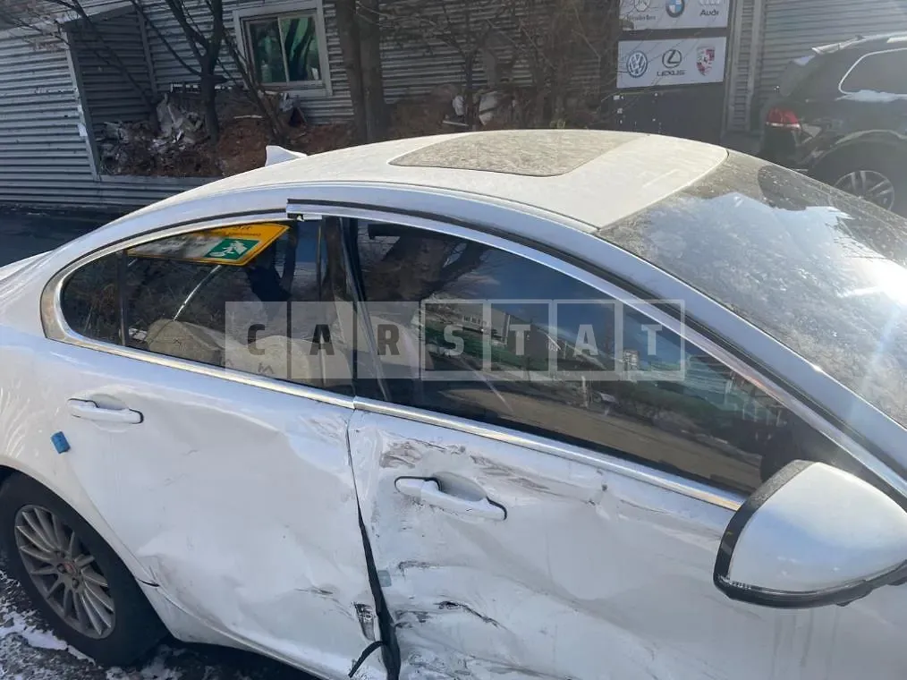 Photo 2 of 19: 2015 Jaguar XF 2.2d, VIN SAJAA05J2FDU62467 — Korean insurance auction