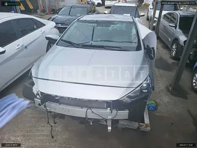 Photo 1 of 18: 2016 Hyundai Ionic Electric, VIN KMHC851HFHU005134 — Korean insurance auction