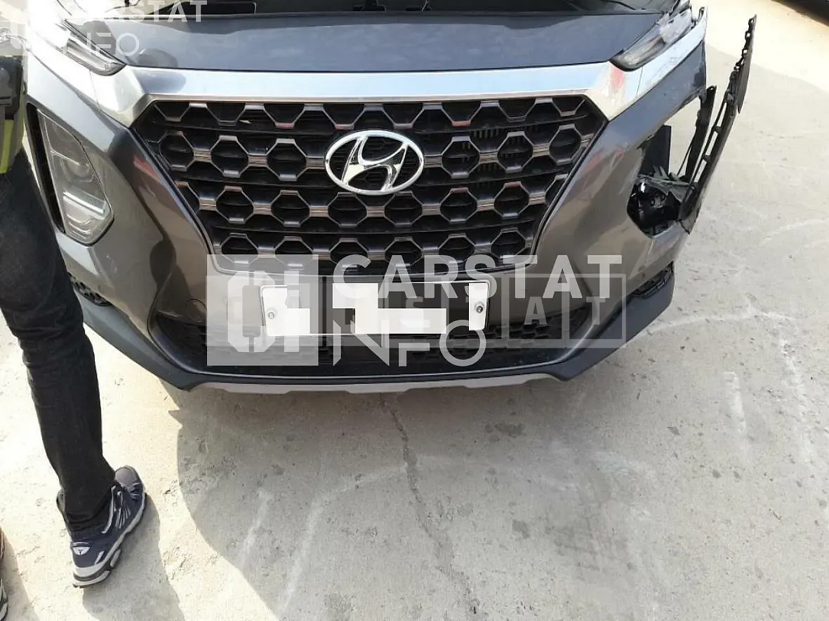 Photo 2 of 17: 2019 Hyundai Santa Fe, VIN KMHS381BBLU194994 — Korean insurance auction