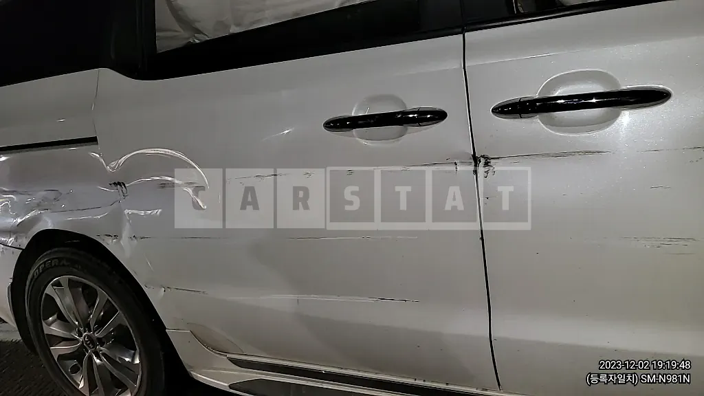 Photo 2 of 22: 2015 Kia Carnivals, VIN KNAMC81ABFS077598 — Korean insurance auction