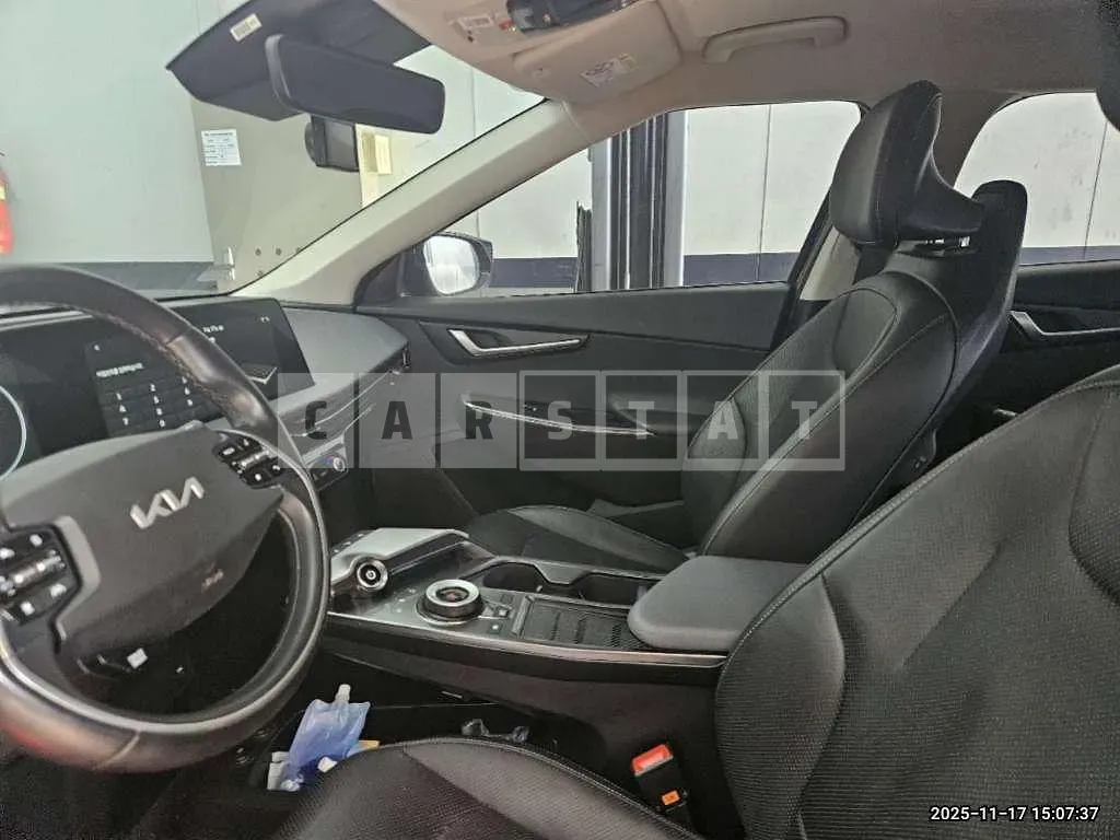 Photo 2 of 10: 2022 Kia EV6 Long Range Air 4WD — Korean insurance auction