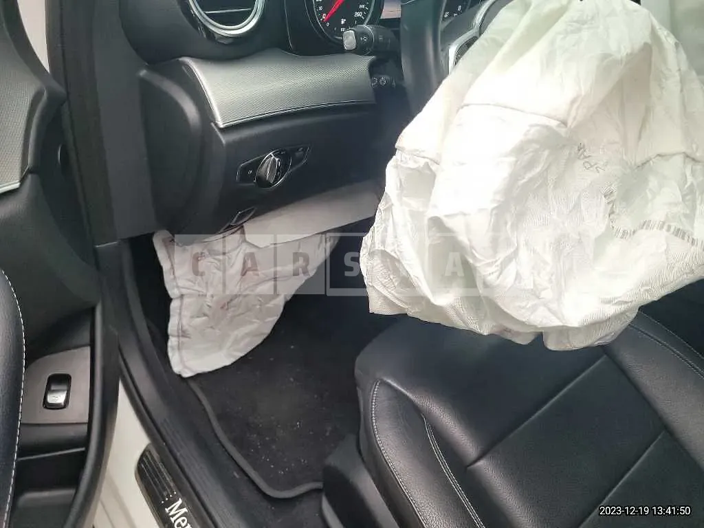 Photo 2 of 19: 2019 Mercedes-Benz E300, VIN WDDZF4JB3KA524484 — Korean insurance auction