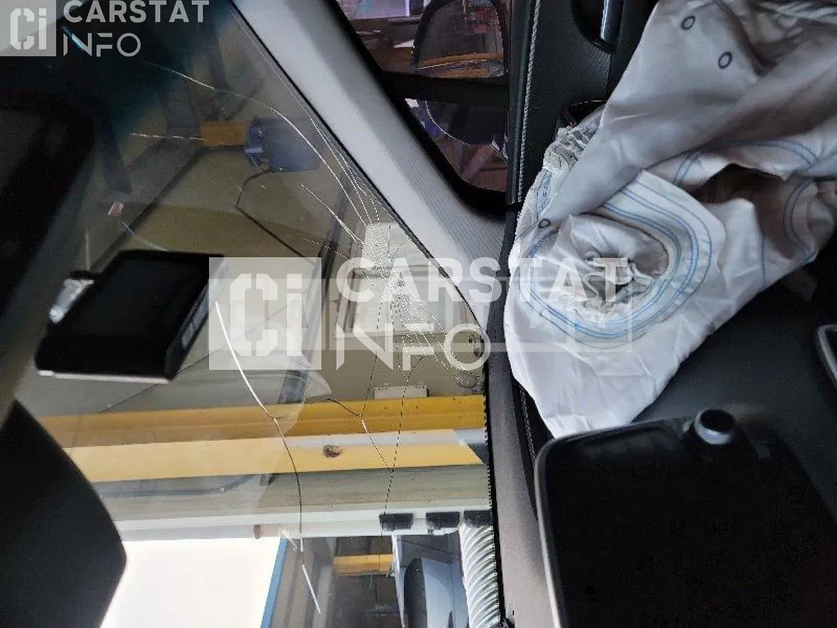 Photo 2 of 18: 2018 Hyundai Santa Fe 2.0 — Korean insurance auction