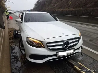 Photo 1 of 6: 2017 Mercedes-Benz E220 d, VIN WDDZF0EB3HA149188 — Korean insurance auction