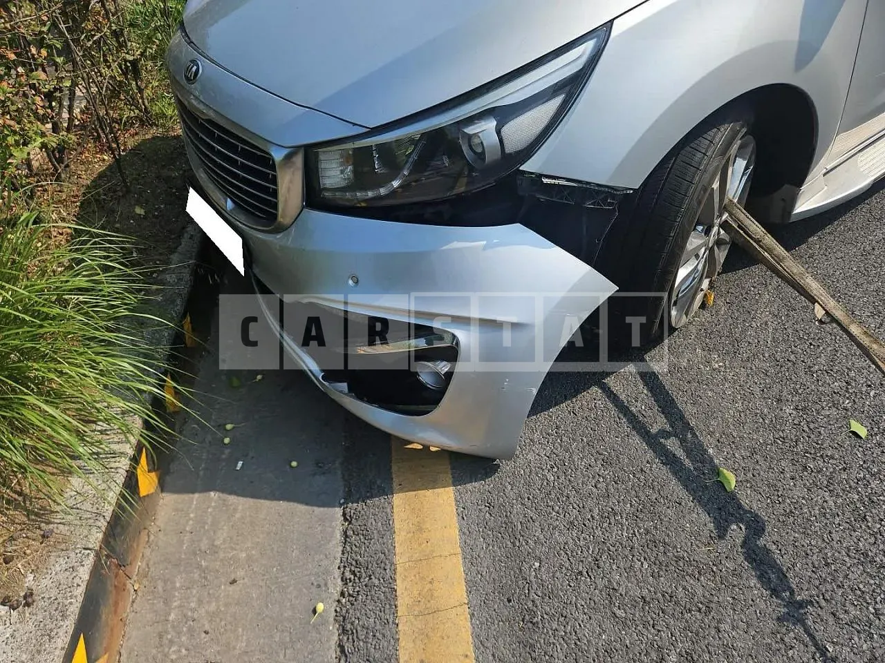 Photo 2 of 11: 2016 Kia Carnival, VIN KNAMC81ABHS275686 — Korean insurance auction