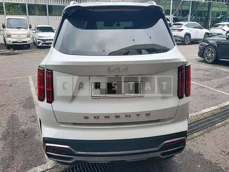 Photo 2 of 17: 2022 Kia Sorento, VIN KNARL81BGNA147252 — Korean insurance auction