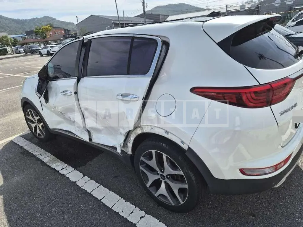 Photo 2 of 21: 2016 Kia Sportage — Korean insurance auction