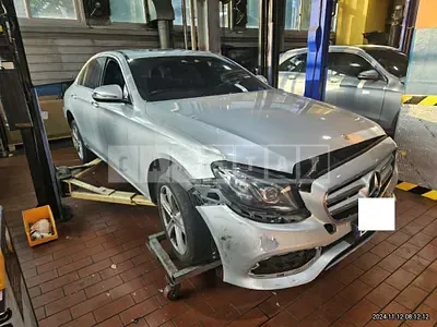 Photo 1 of 50: 2017 Mercedes-Benz E220d — Korean insurance auction