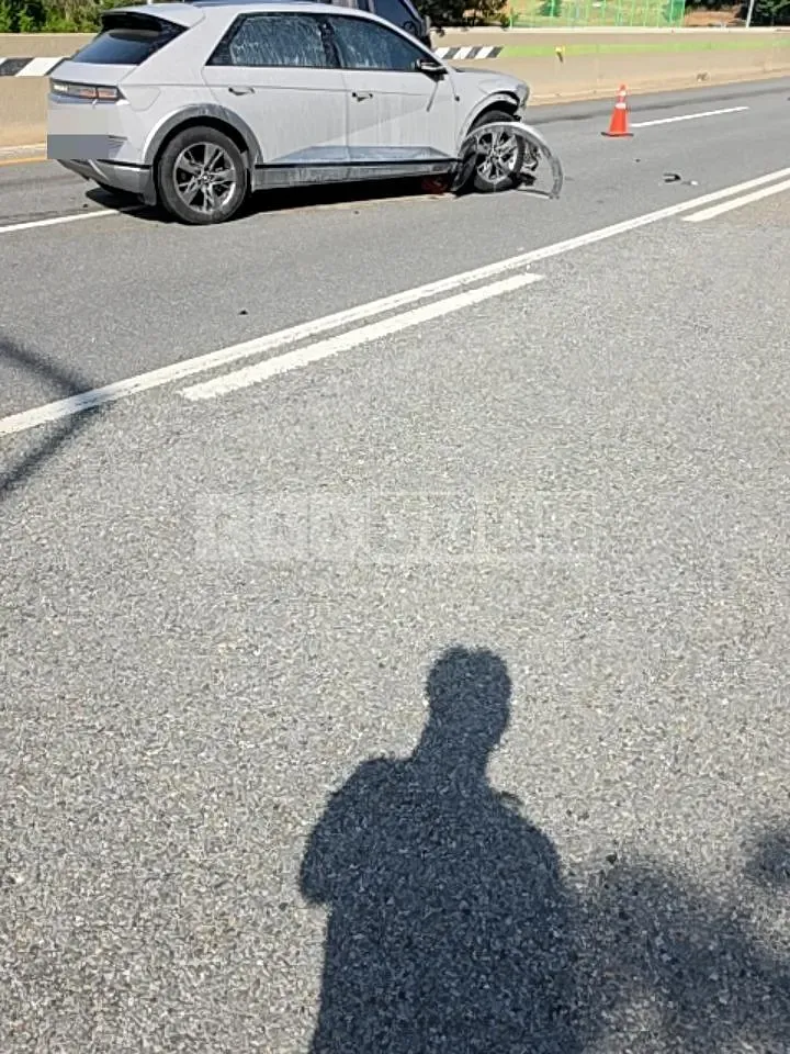 Photo 2 of 19: 2022 Hyundai IONIQ 5 Long Range Electric Car AWD — Korean insurance auction