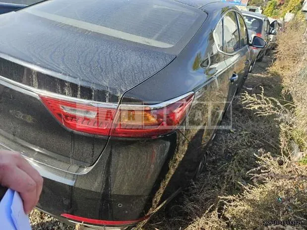 Photo 2 of 10: 2016 Kia K7 — Korean insurance auction