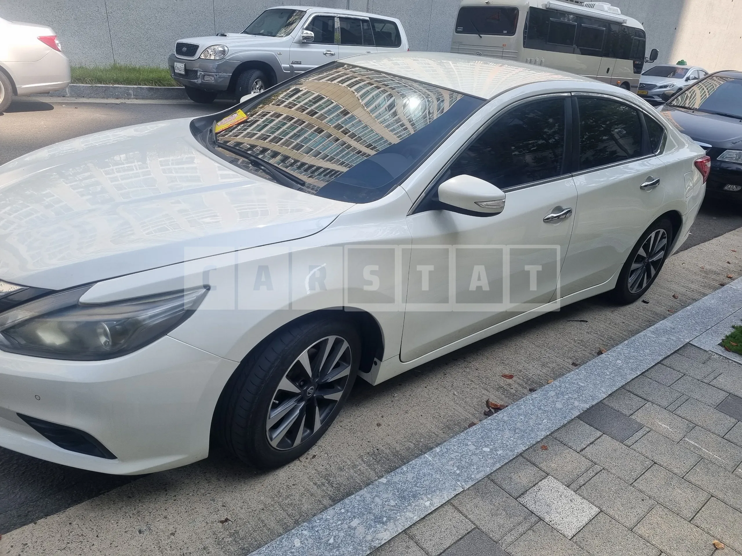 Photo 2 of 10: 2017 Nissan Altima 2.5, VIN 1N4AL3AP5HC136293 — Korean insurance auction
