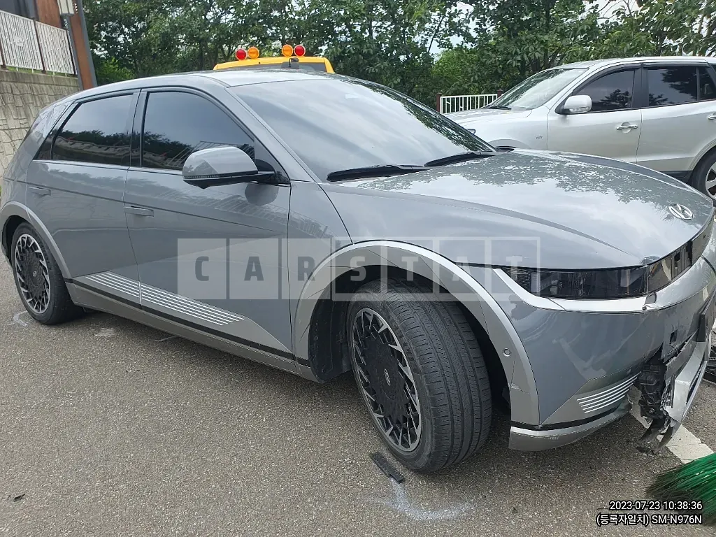 Photo 2 of 14: 2021 Hyundai IONIQ 5 Long Range, VIN KMHKR81AFNU018770 — Korean insurance auction