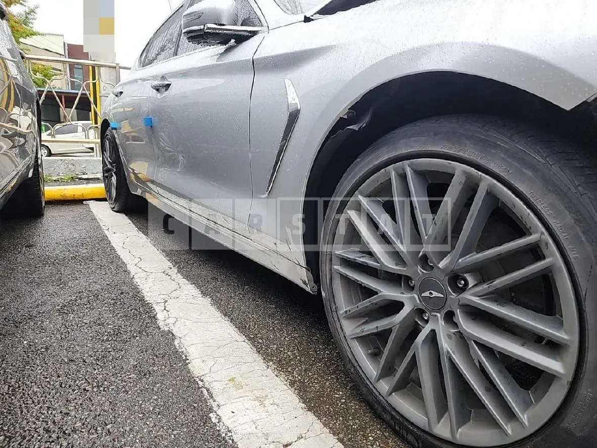 Photo 2 of 21: 2017 Genesis G70 2.0T, VIN KMTG341ADJU004118 — Korean insurance auction