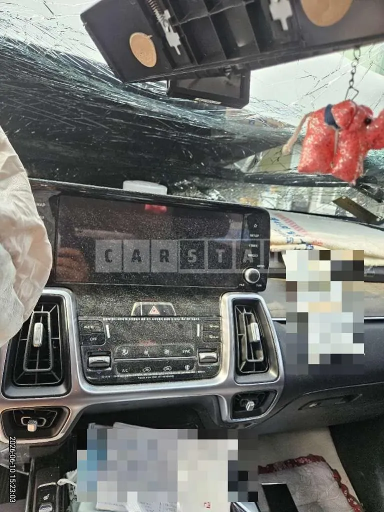 Photo 2 of 12: 2023 Kia Sorento — Korean insurance auction