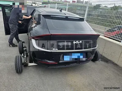 Photo 1 of 9: 2022 Kia EV6 Long Range Earth 4WD — Korean insurance auction