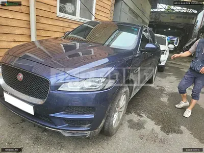Photo 1 of 39: 2018 Jaguar F-Pace 20d, VIN SADCA2BNXJA279648 — Korean insurance auction
