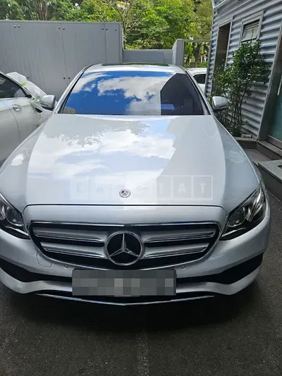 Photo 1 of 35: 2019 Mercedes-Benz E 220d — Korean insurance auction