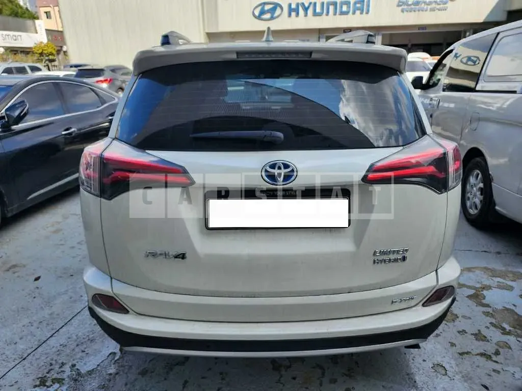Photo 2 of 8: 2018 Toyota RAV4 Hybrid, VIN JTMDJREV9JD181620 — Korean insurance auction
