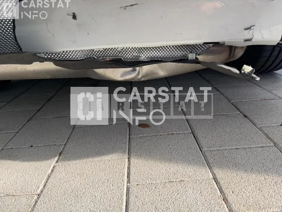 Photo 2 of 46: 2022 BMW 320i — Korean insurance auction