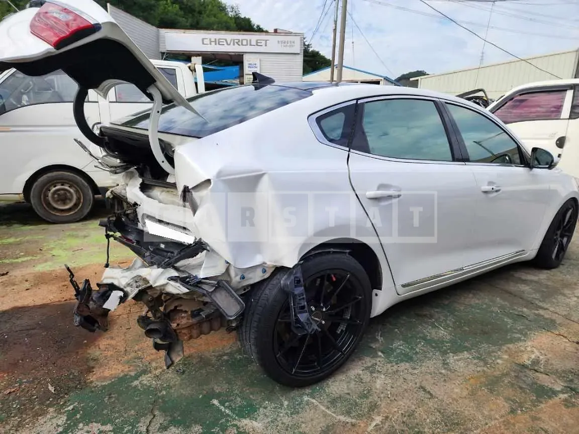 Photo 2 of 9: 2017 Kia K7, VIN KNALC411BHA100154 — Korean insurance auction
